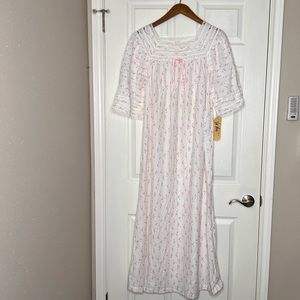 Vintage Val Mode Floral Nightgown Nightie Lace Trim Size Medium New W/Tag.